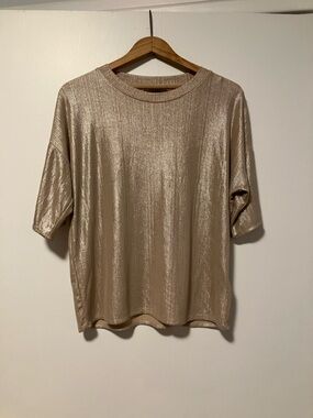 per una Metallic Short-Sleeve Crewneck Top - Champagne Gold - Oversized